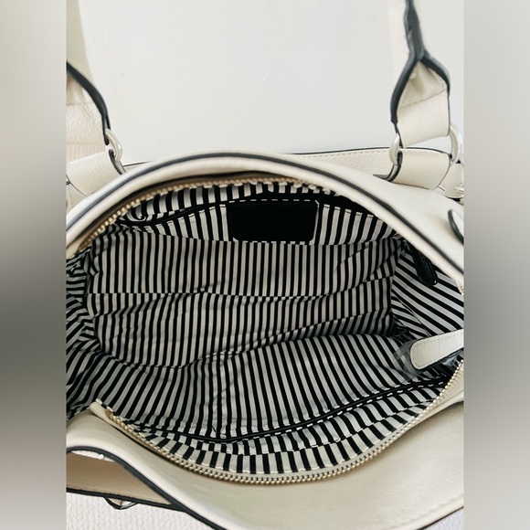 Charming Charlie light grey vegan leather purse with silver lock and accents - Picture 4 of 4